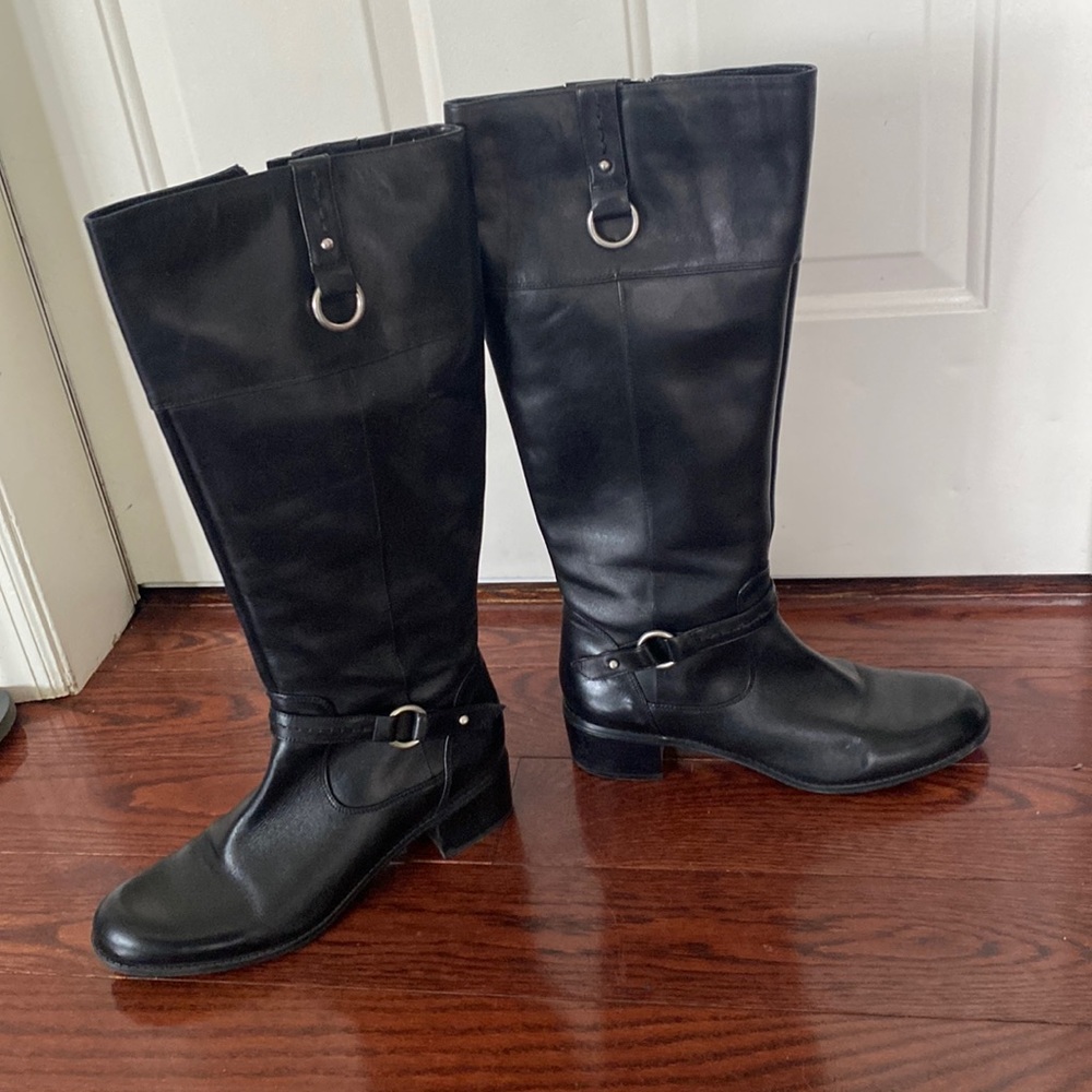 Never worn black boots- perfect for fall. Silver detail